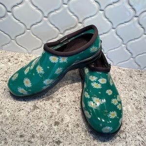 SLOGGERS Waterproof Green Daisy Print Gardening Shoes 7